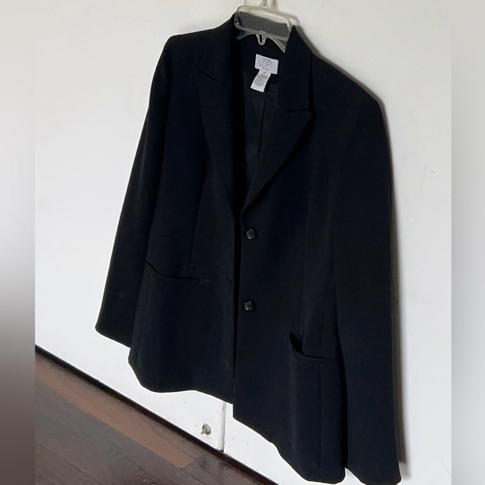 Beautiful & Flattering Ann Taylor Loft Black Suit Jacket for Work or Fun (4P)